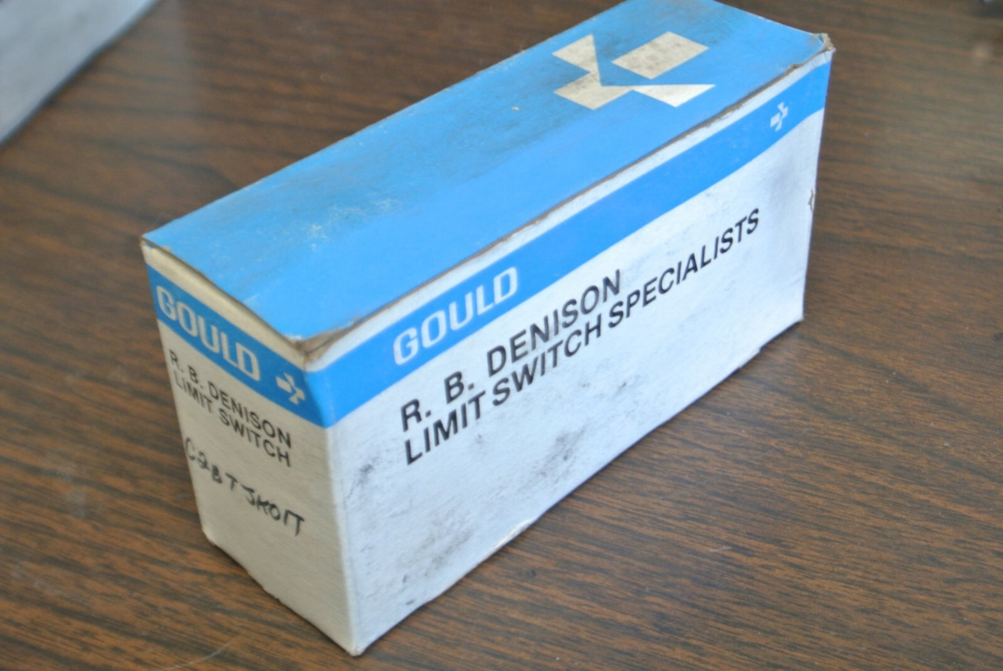 GOULD / R.B. DENISON C2BT-JK01T LOX-SWITCH / NEMA A600 / NEW SURPLUS9