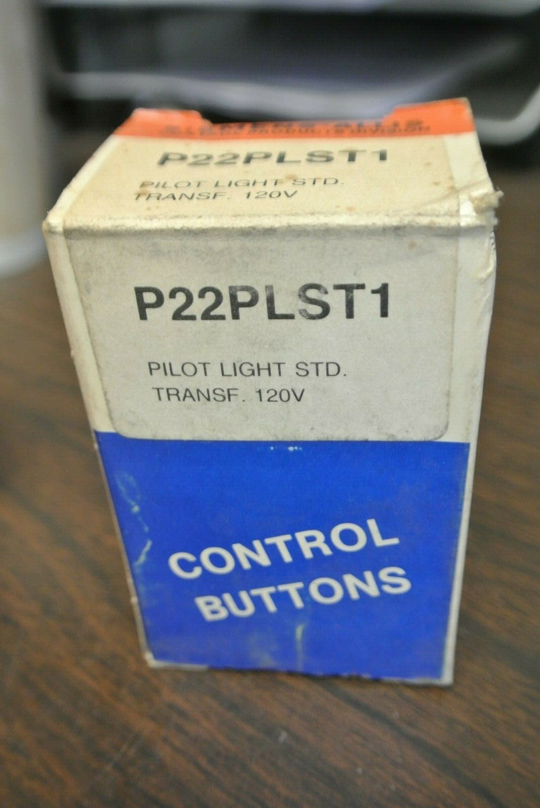 SIEMENS-ALLIS P22PLST1 PILOT LIGHT / 120V / NEW SURPLUS8