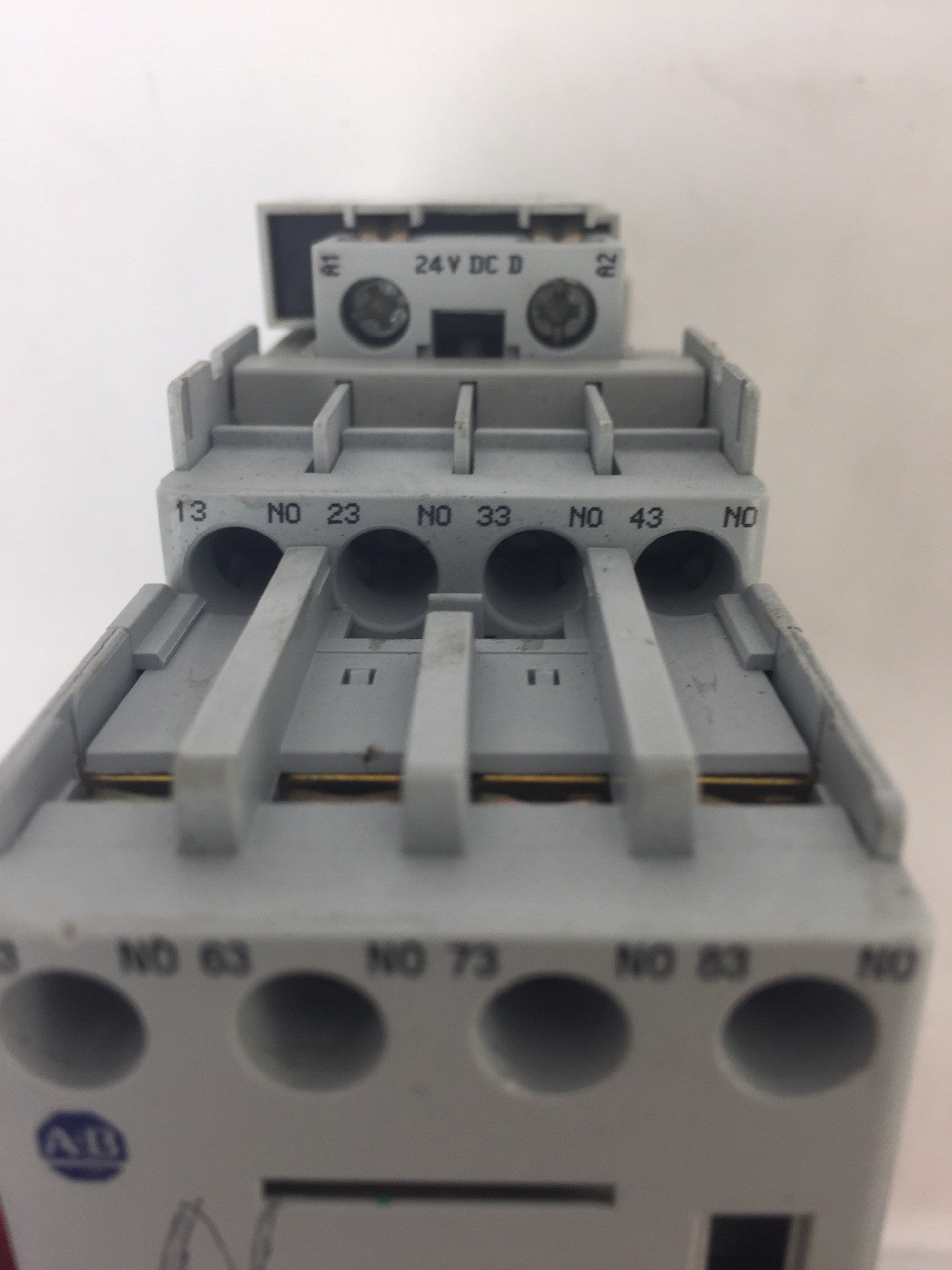 ALLEN BRADLEY 700-CF400D* CONTACTOR 600VAC 25A COIL 24VDC 100-F 100-FSD2509