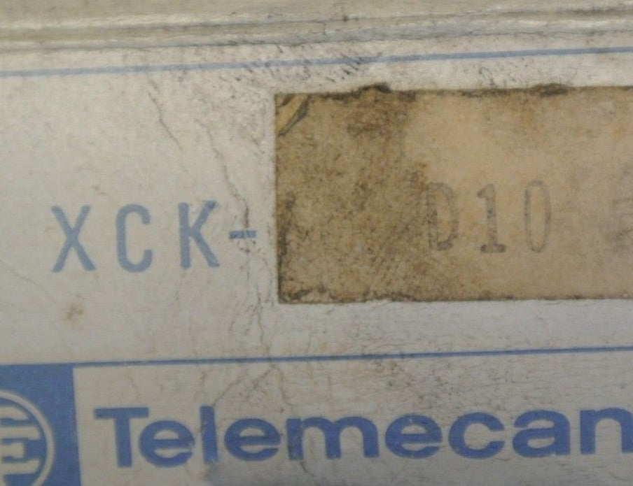 TELEMECANIQUE XCK-D10 LIMIT SWITCH PLUNGER-TYPE HEAD - NEW SURPLUS5
