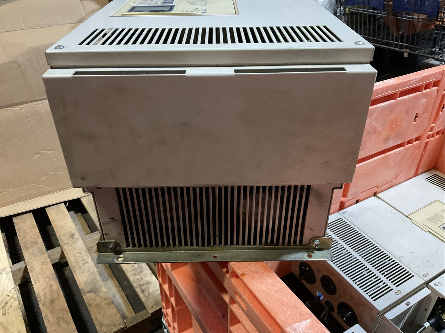 YASKAWA CIMR-F7U4055 AC DRIVE OUTPUT 3PH 0-480VAC HD 112A 85kVA ND 125A 95kVA IN5