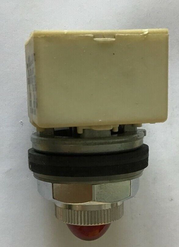 SQUARE D 9001 KP-7R6 STANDARD PILOT LIGHT RED LENS SER.H 240VAC 60HZ