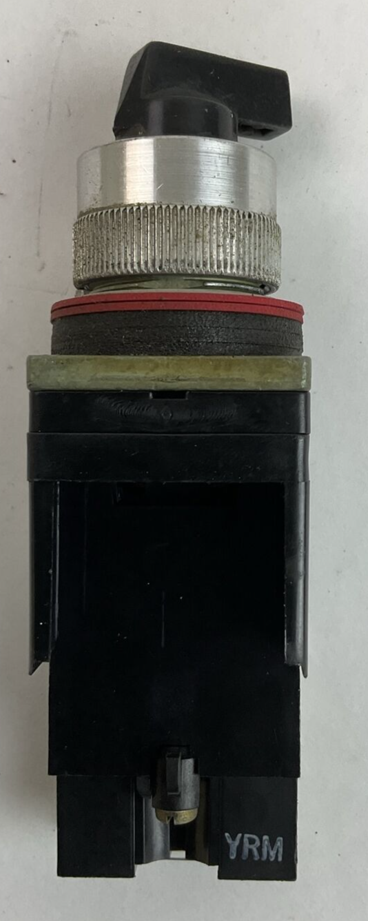 ALLEN BRADLEY 800MR-HX2B SER A SELECTOR SWITCH 300VAC 800M-XAK SER A