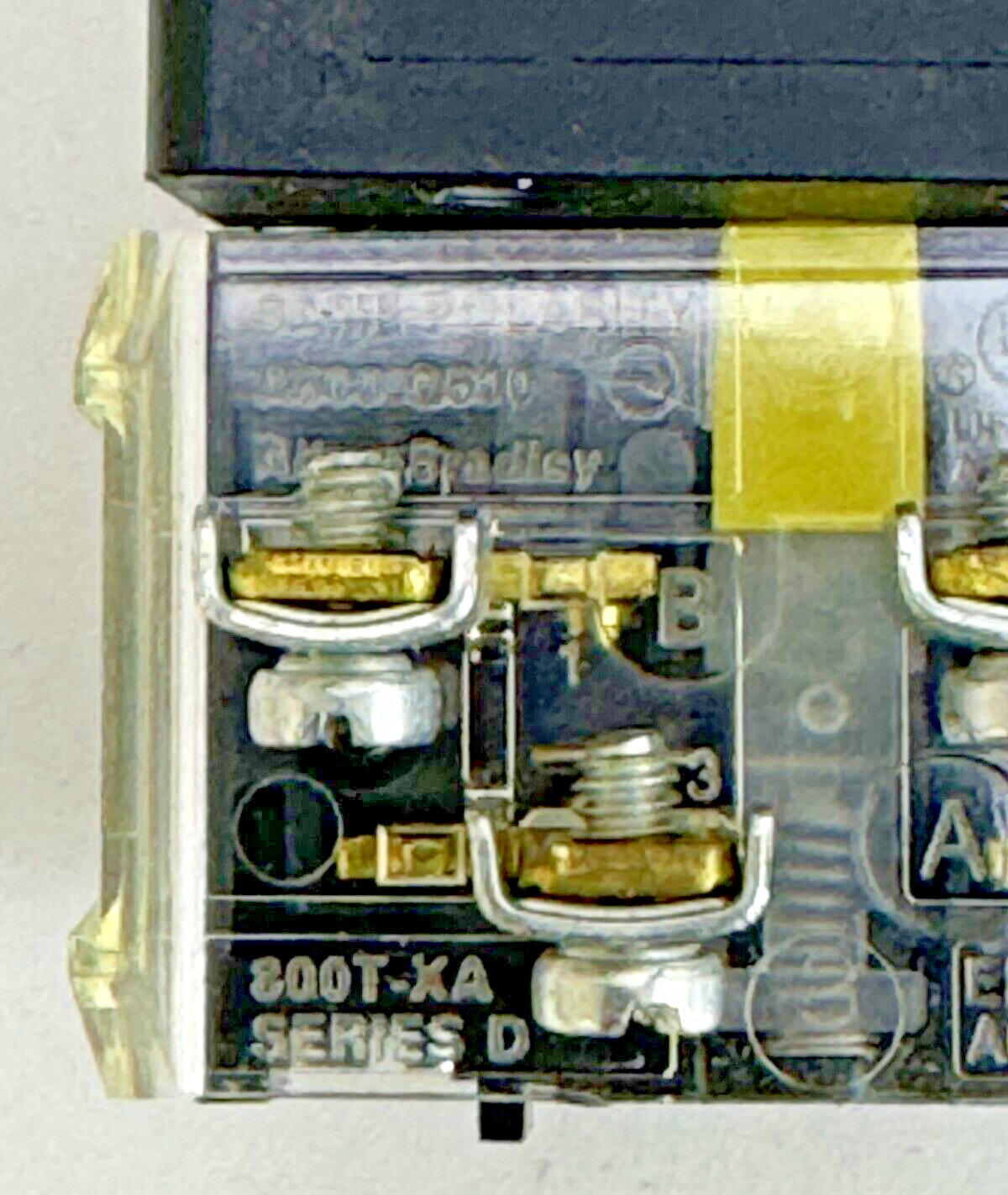 ALLEN-BRADLEY - 800T-FXTQH2RA5 SER. U - RED MUSHROOM PUSH/PULL BUTTON W/ BLOCK