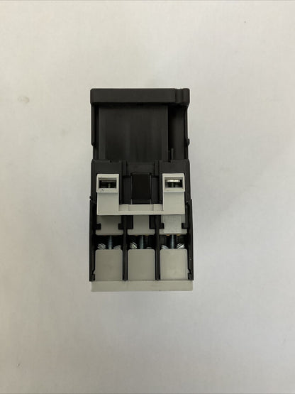 SIEMENS 3RT10261AC20 CONTACTOR 35A 600VAC 20HP 3POLE COIL 24V 50/60HZ