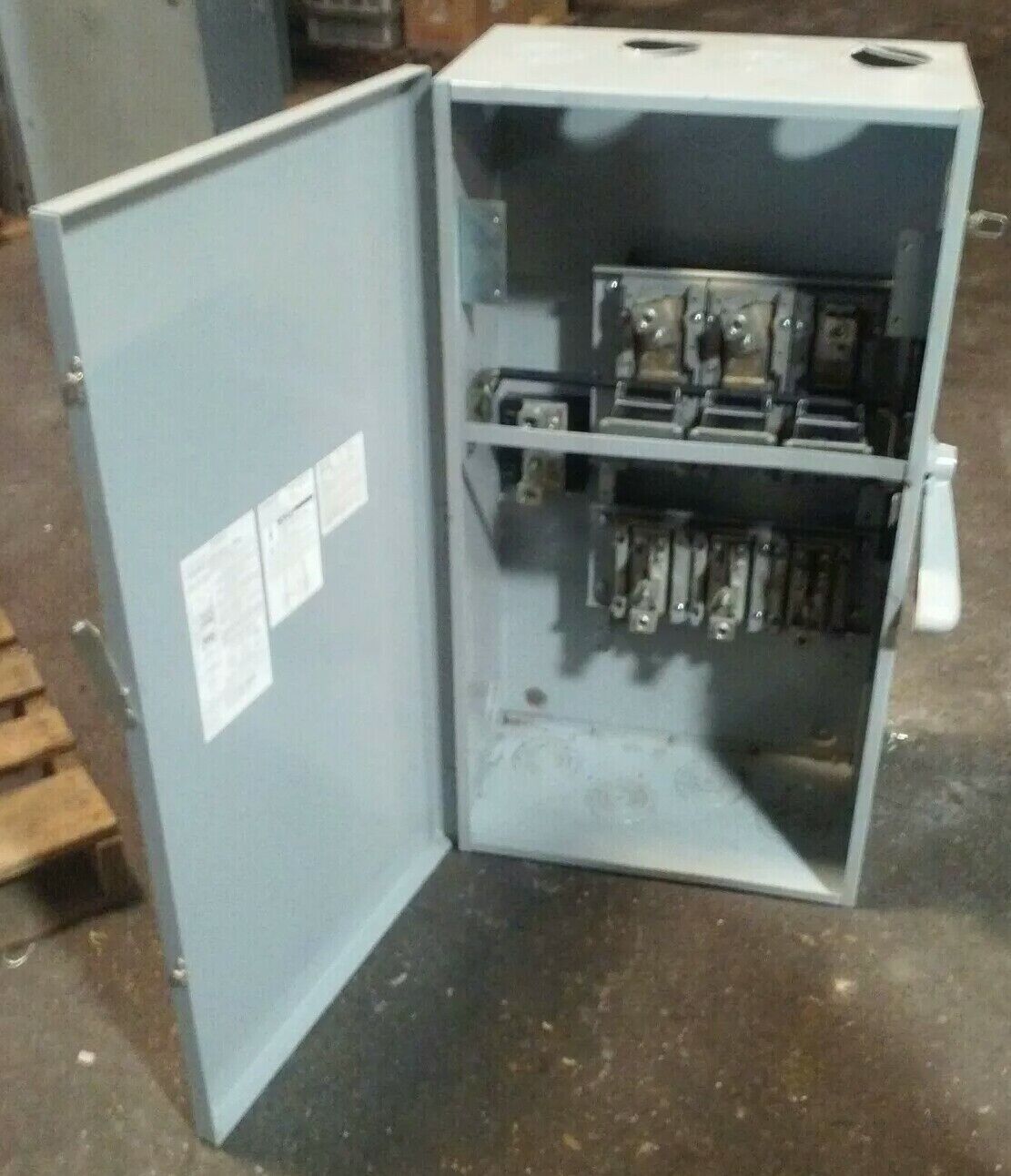 SIEMENS SN425 SER. B FUSIBLE SAFETY SWITCH 3PH 400A 240V 125HP TYPE 1 ENCLOSURE