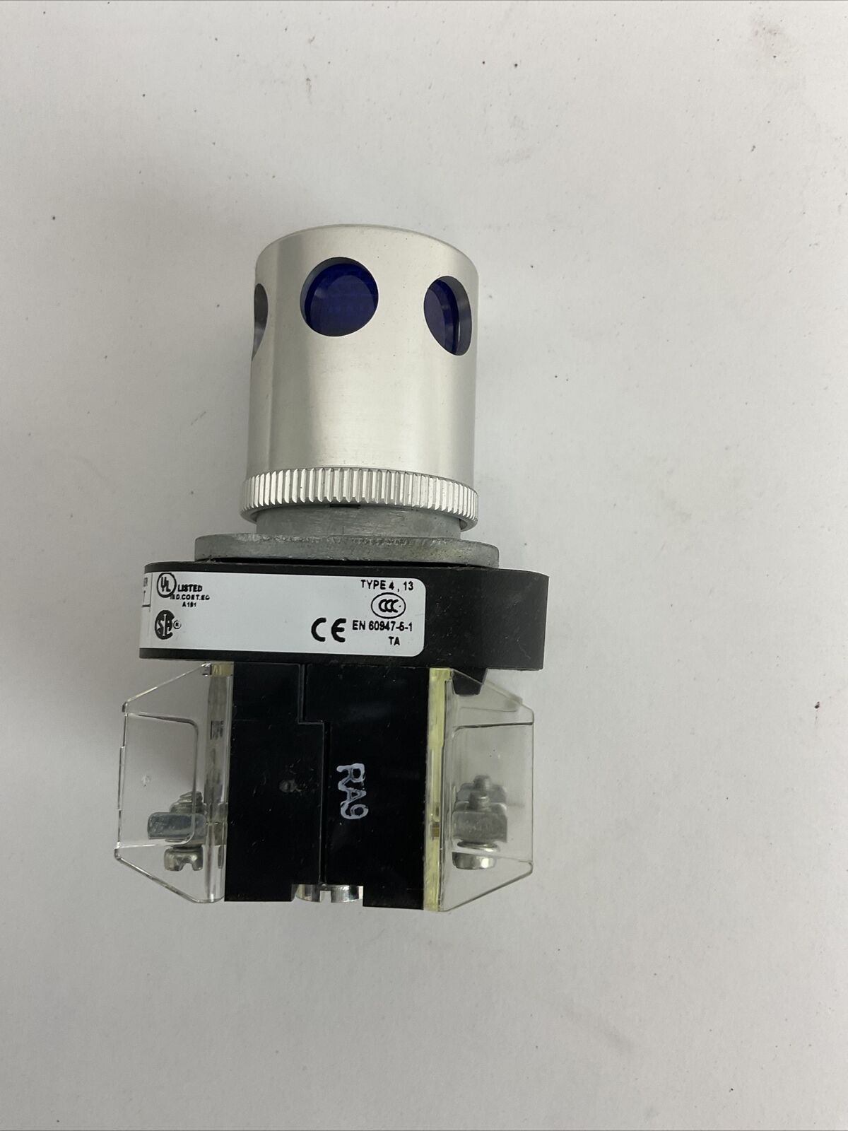 ALLEN BRADLEY 800T-QA24BD1 SER T  24V BLUE LENS ILLUMINATED TYPE 4,13