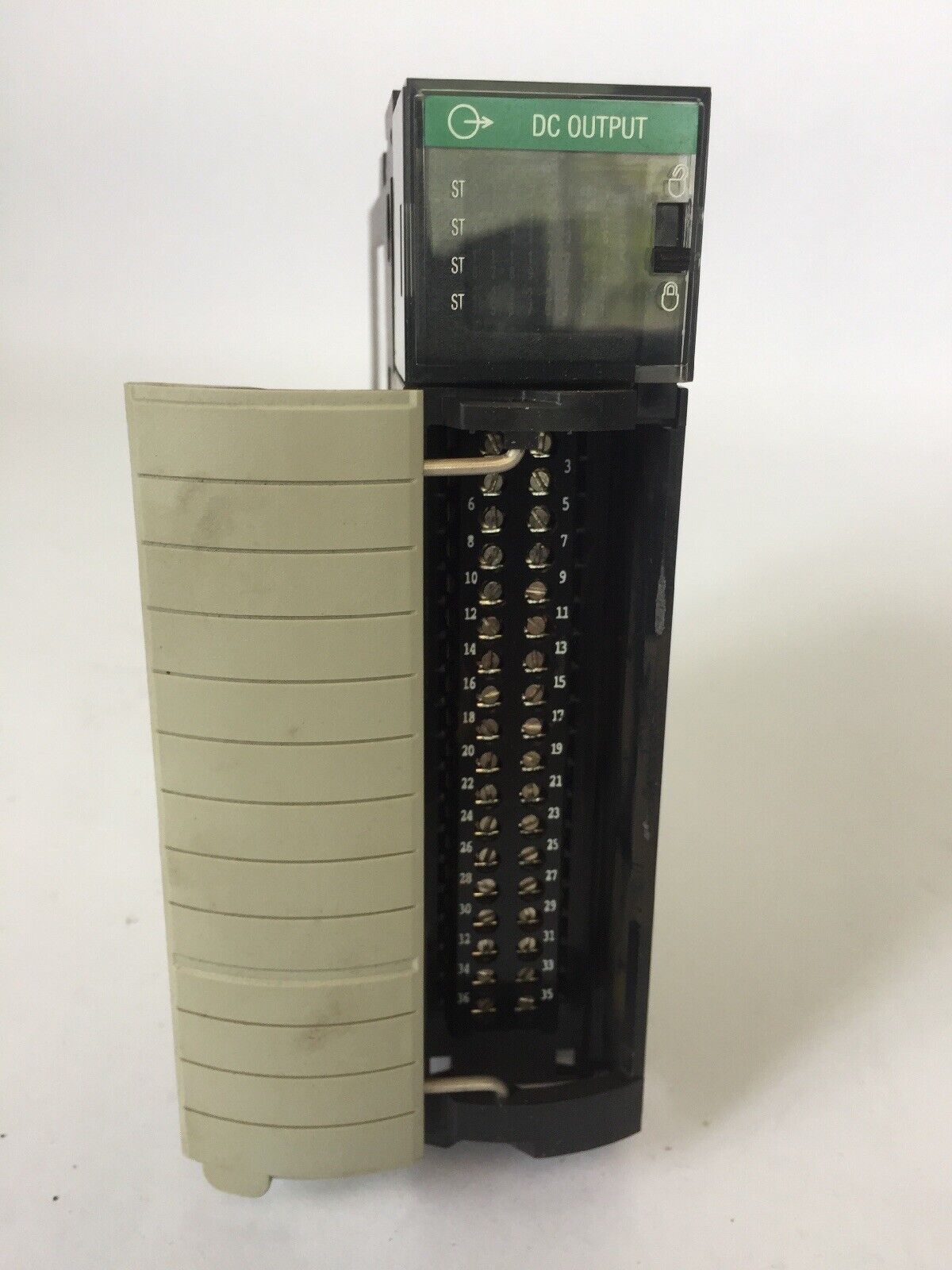 ALLEN BRADLEY 1756-0B32 DC OUTPUT SER A  REV K01 DC OUT 32PT 24VDC