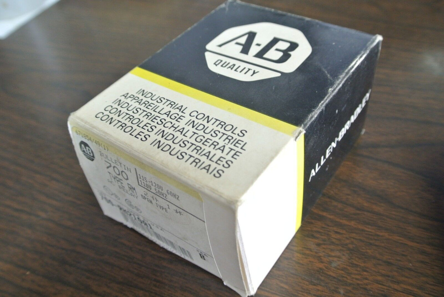 ALLEN-BRADLEY 700-RM210A1 - TYPE RM AC RELAY, OPEN - 115/120V, 60Hz NEW SURPLUS