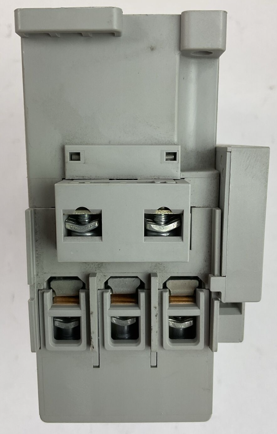 ALLEN BRADLEY STARTER (300-BOE*930 SER B 600VAC 27A 10HP+193-EEDD SER C+100-S)