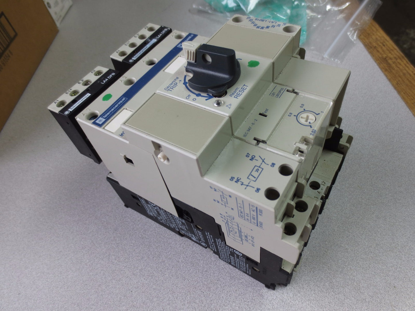 TELEMECANIQUE LD5 LB130 + LA4 DFB (2) + LA1-LB015 + LB1LB03P05 REVERSING STARTER