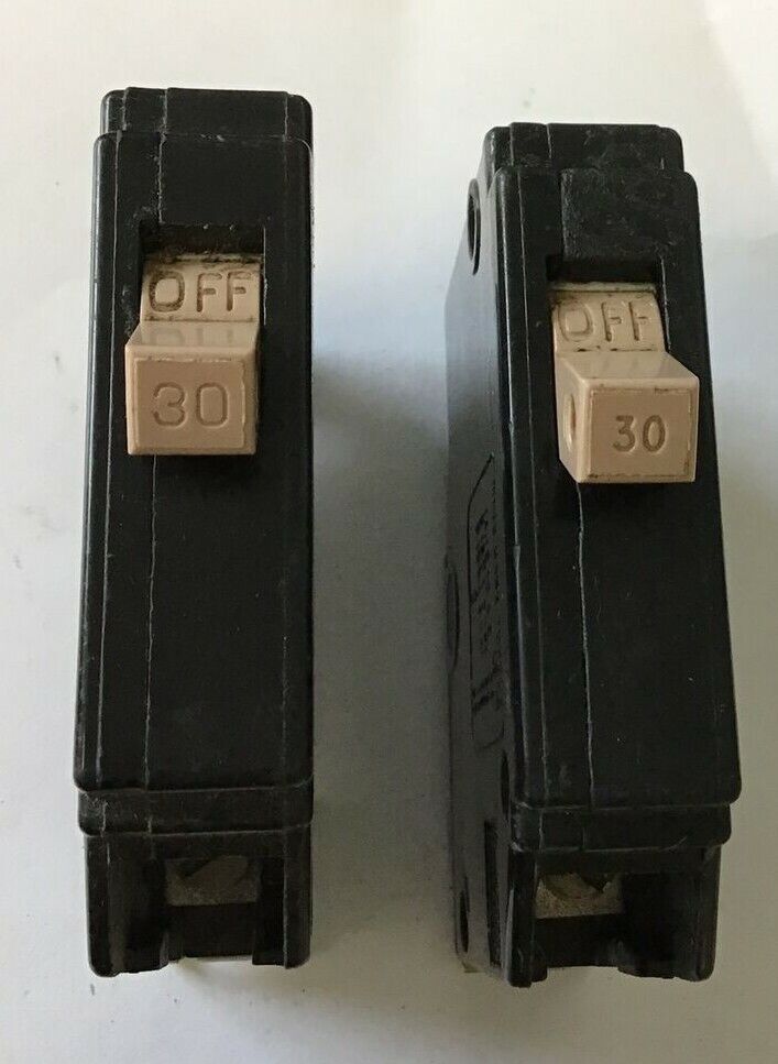 CUTLER HAMMER CH130 CIRCUIT BREAKER 120/240VAC CLASS CTL 30A 1POLE **LOTOF2**