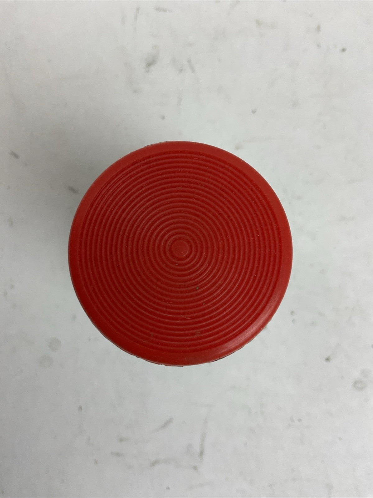 SQUARE D 9001KR24R MUSHROOM BUTTON OPERATOR HAS CRACKS IN THE RED BUTTON