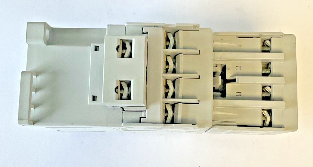 ALLEN BRADLEY 100-C09E*300 CONTACTOR 24VDC SER.A / 100-F COIL SER.B