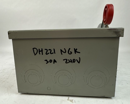 CUTLER HAMMER DH221NGK FUSIBLE SAFETY SWITCH 240VAC 3PH 7.5HP 250VDC 5HP 2P 30A