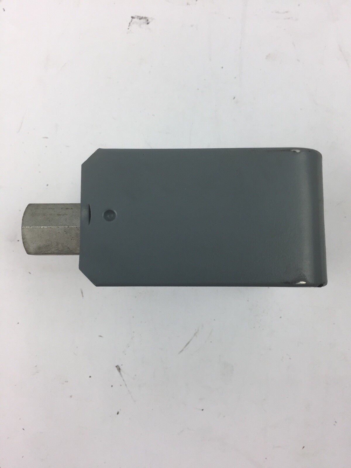 CUTLER HAMMER 10017H4D PRESSURE SWITCH W/O PUL. ORIFICE OPEN 40 LBS CLOSE 20 LBS