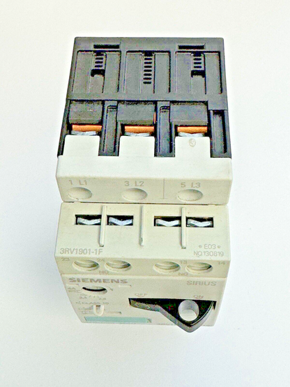 SIEMENS - 3RV1011-1EA10 - MOTOR PROTECTOR CIRCUIT BREAKER & 3RV1901-1F AUX. CONT