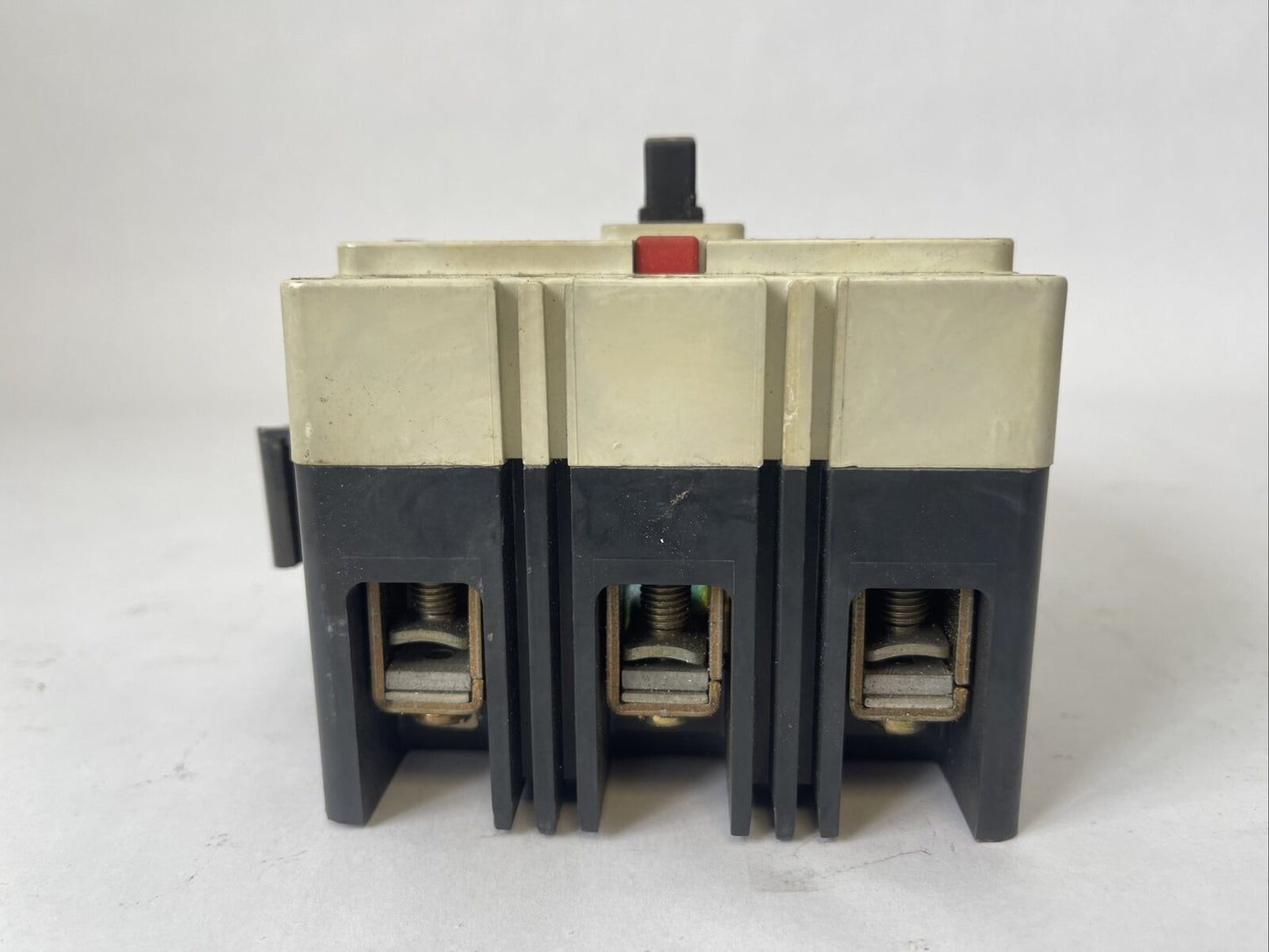 WESTINGHOUSE HMCP003A0CA04 CIRCUIT BREAKER 600VAC 250VDC 3AMP 3POLE A1X1LT