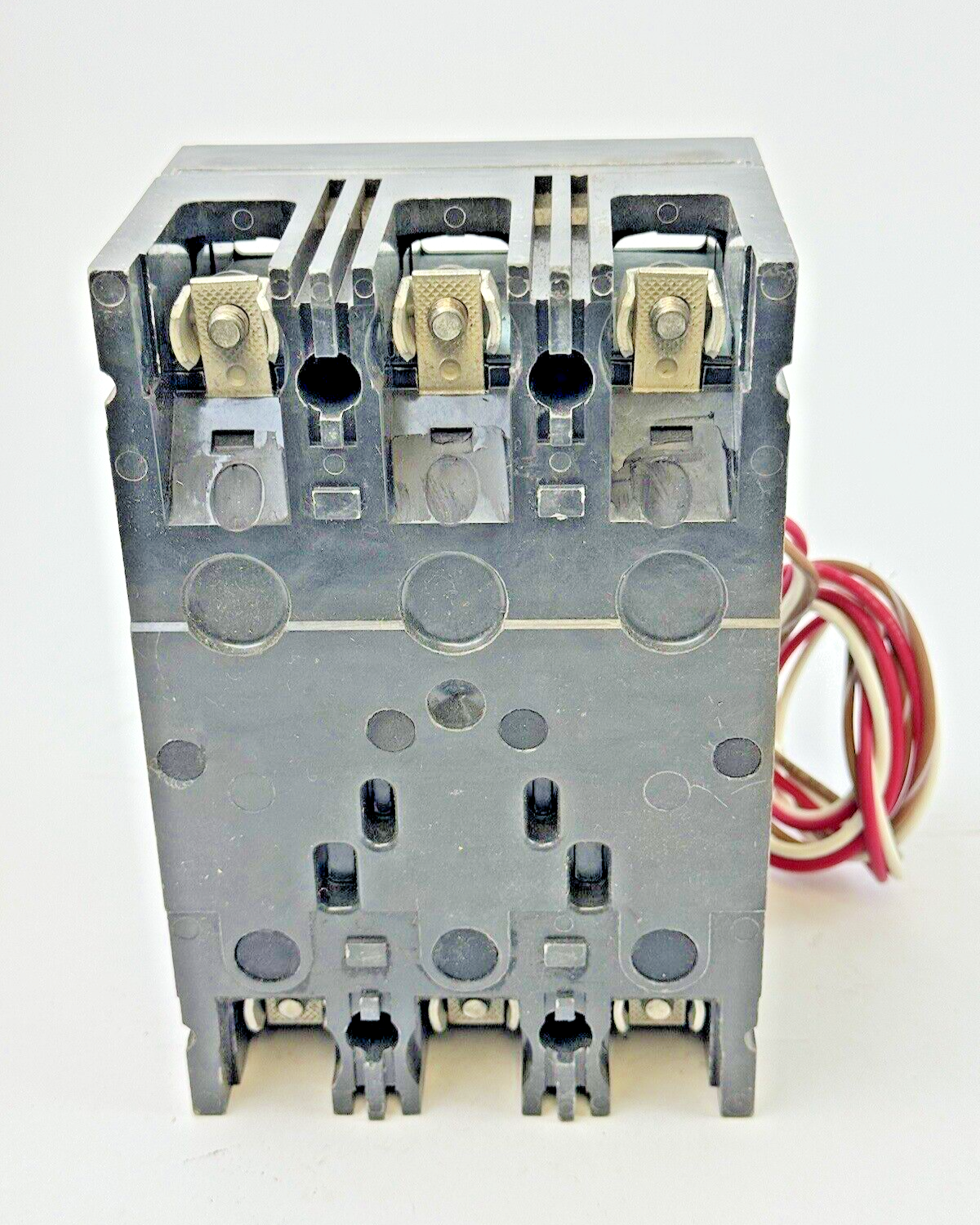 GE - TED134015 - IND. CIRCUIT BREAKER W/ AUX SWITCH - 15A, 480 VDC, 3 POLE - NEW