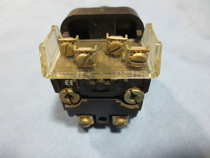ALLEN-BRADLEY 800T-998422 Ser. B ILLUMINATED PUSH BUTTON GREEN