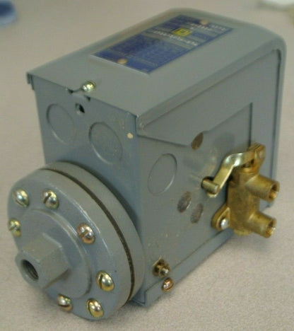 SQUARE D 9013 AHG-3 S4 PRESSURE SWITCH / CLOSE 425 / OPEN 500 / NEW SURPLUS