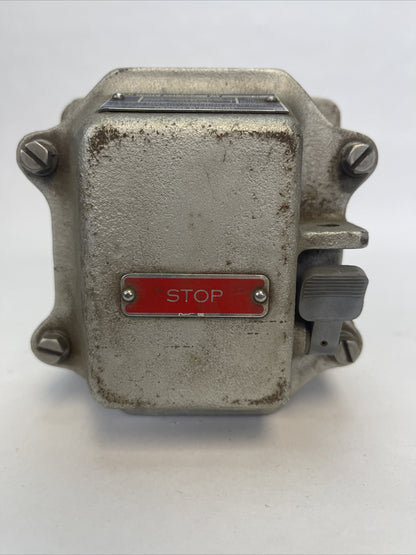 SQUARE D CLASS 9001 TYPE GR-103 SER A PUSHBUTTON STOP STATION 600VAC