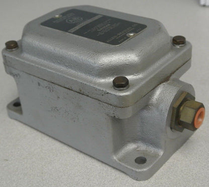 ALLEN-BRADLEY 836 AP11 PKC7 PRESSURE SWITCH  - NEW SURPLUS