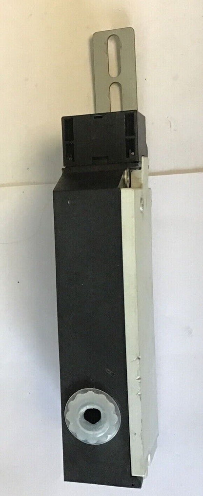 RITTAL SZ 2418 SAFETY DOOR INTERLOCK 24VDC 400V 4KV