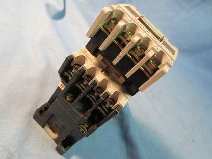 ALLEN BRADLEY 700-F400A1 Ser. C RELAY w/ A-B 195-FA40 Ser. A AUX. CONTACT BLOCK