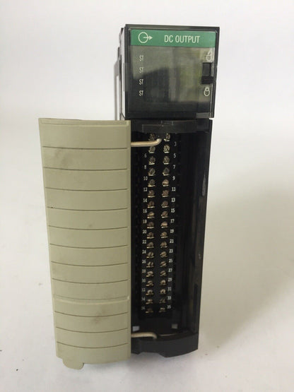 ALLEN BRADLEY 1756-0B32 DC OUTPUT SER A DC OUT 32PT 10-31.2VDC
