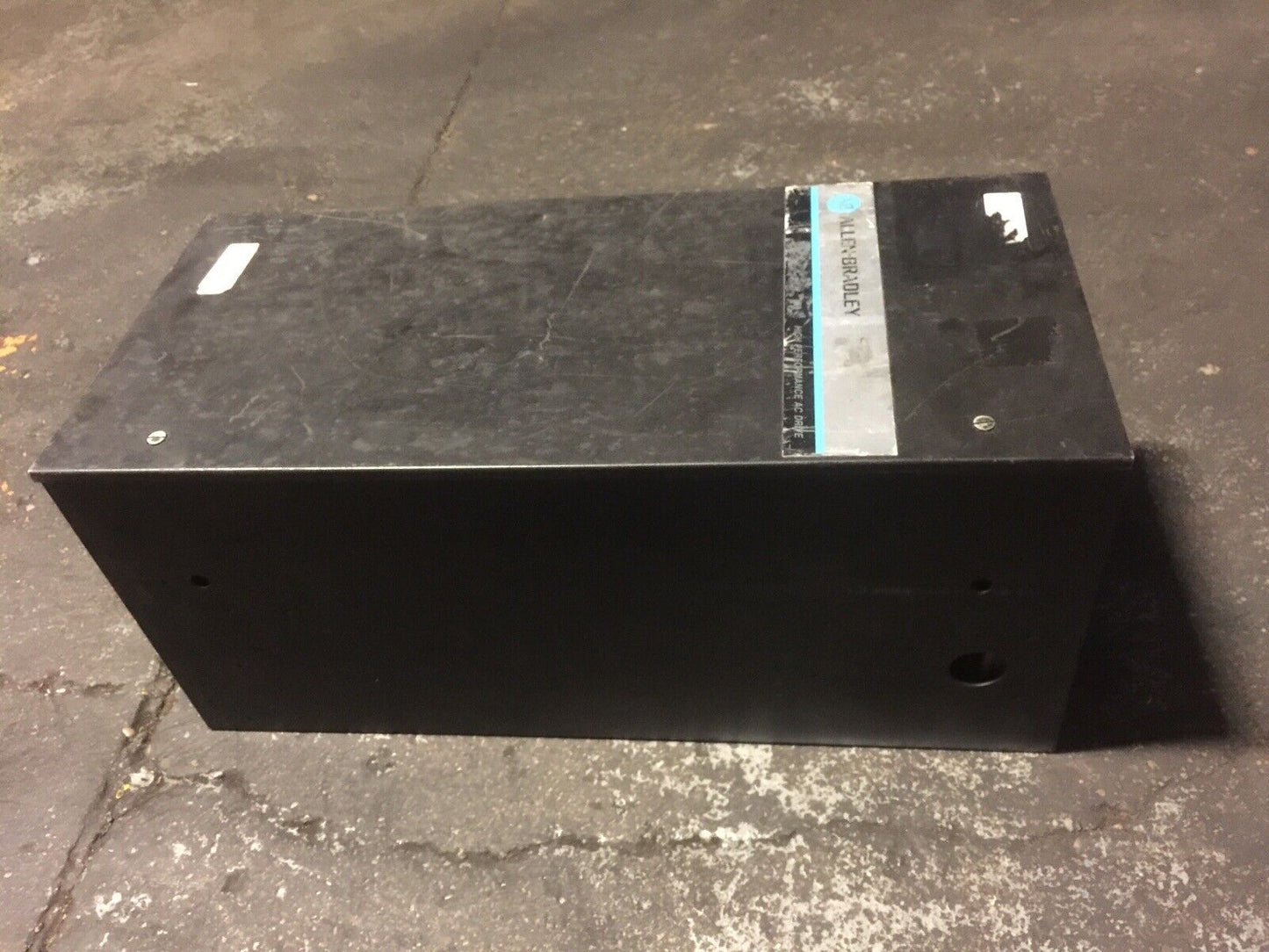 ALLEN BRADLEY 1392-B100-RK-MC-C2-A-F1-F3 AC DRIVE INPUT 460VAC 43A OUTPUT 440VAC