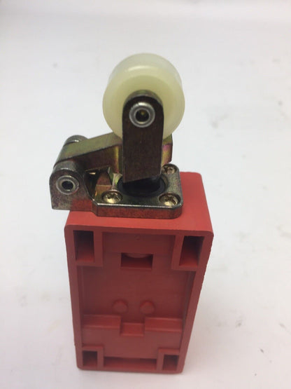 ALLEN BRADLEY 802A-C14P4-S7 LIMIT SWITCH 300V 10A SERIES A