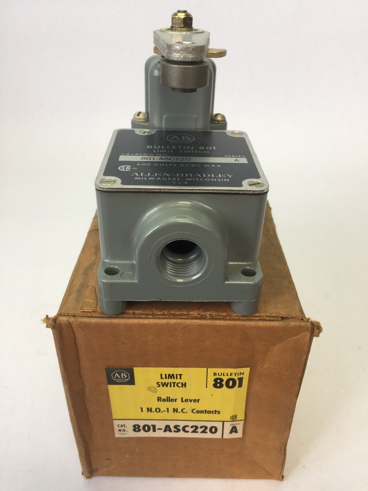 ALLEN BRADLEY 801-ASC220 LIMIT SWITCH ROLLER LEVER 600V AC/DC 1 N.O.-1 N.C. CONT