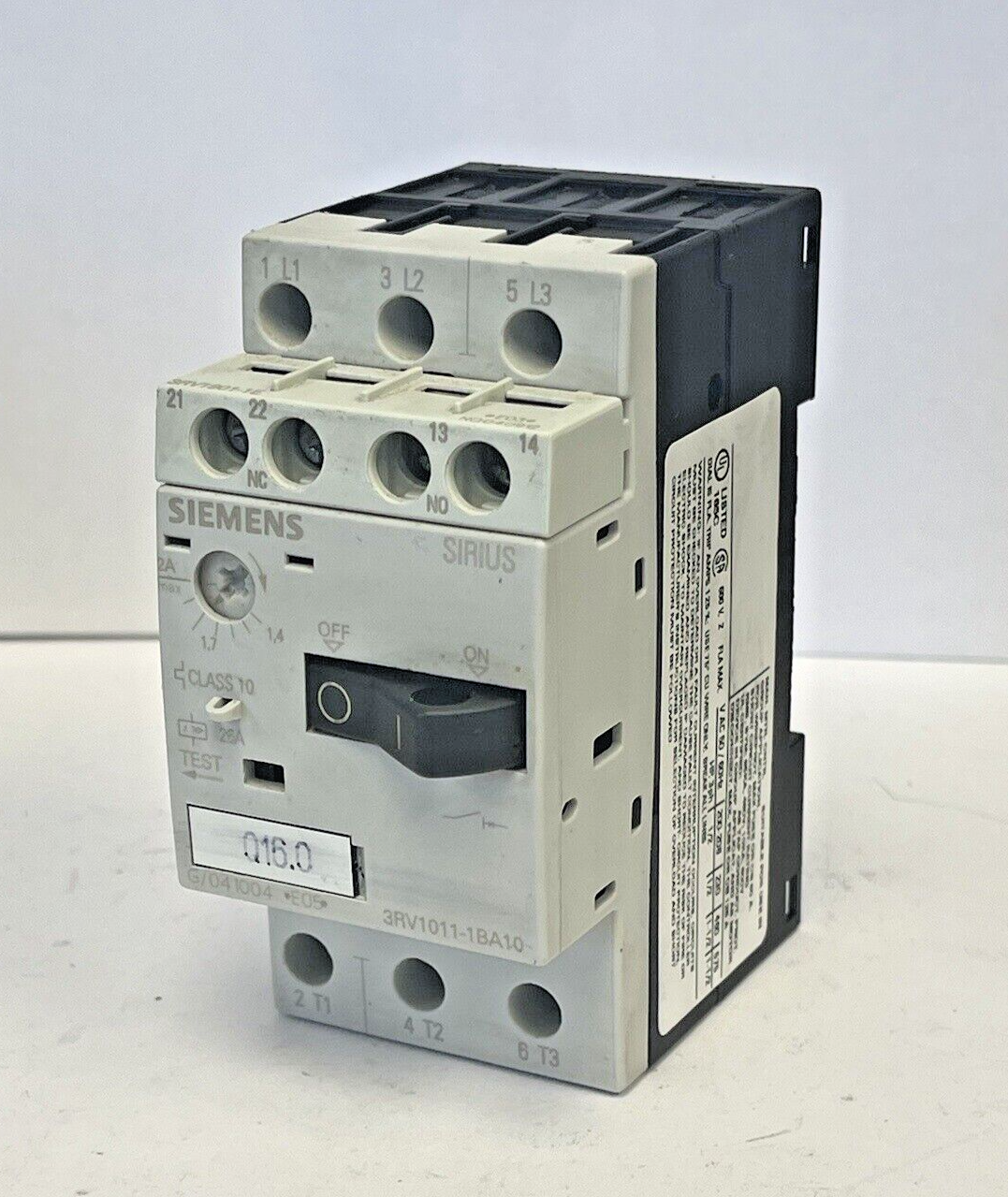 SIEMENS - 3RV1011-1BA10 & 3RV1901-1E-CIRCUIT BREAKER W/ SWITCH TRANSVERSE