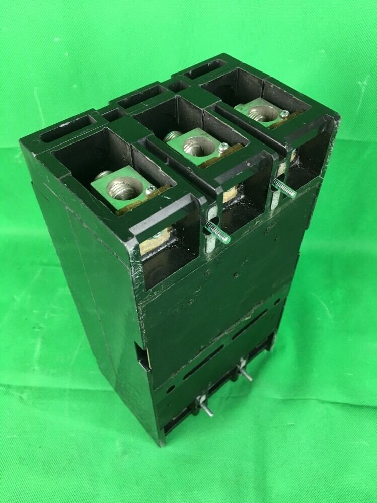 SQUARE D LAL34250MC S4 250AMP BREAKER 240/480V VOLT W/ AUX. SWITCH 3 POLE