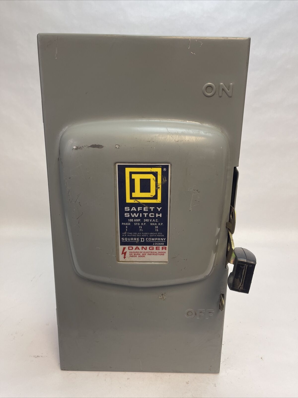 SQUARE D D-223N SAFETY SWITCH 240VAC 100A FUSIBLE 30HP SER E1 2POLE