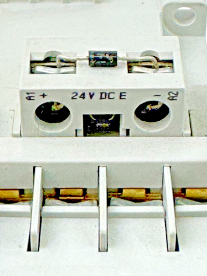 ALLEN BRADLEY - 700S-CF620EJC - SERIES A - GUARDMASTER SAFETY RELAY - 24V DC