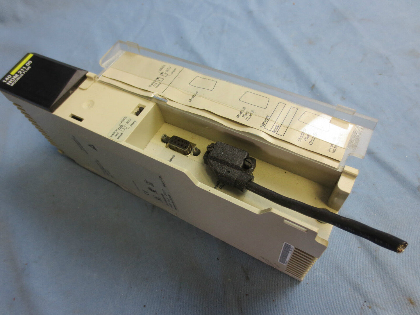 SCHNEIDER AUTOMATION TSX QUANTUM - 140 NOM 211 00 - MODBUS PLUS
