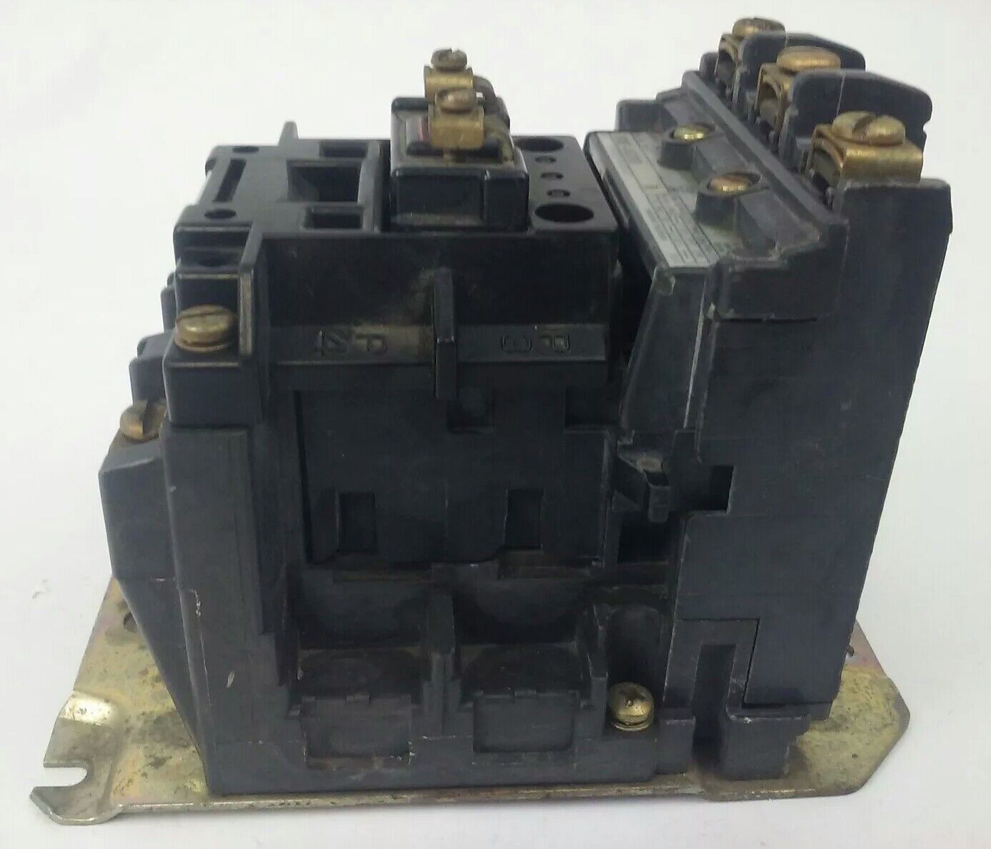 ALLEN BRADLEY 500FL-AOD93 SER.B STARTER, 18A,600V,120V COIL, 5HP, CONTACTS GREAT