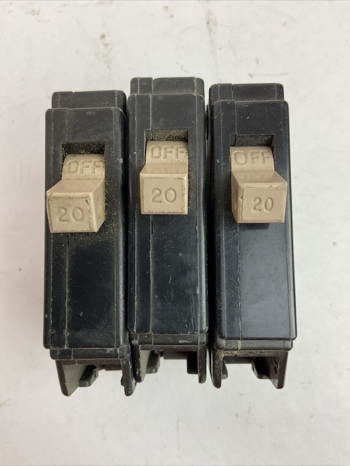 CUTLER HAMMER CH120 1POLE CIRCUIT BREAKER 20AMP 120/240VAC (LOT OF 3)