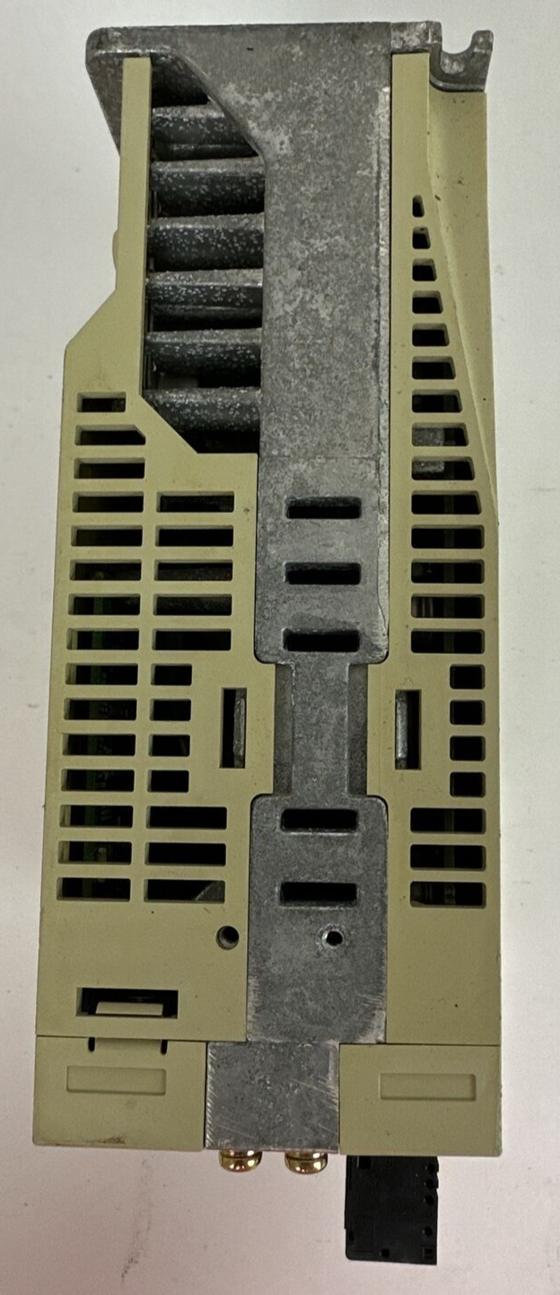 YASKAWA SGDS-08A01A SERVOPACK OUTPUT 3PH 0-230VAC 5.5A 750W INPUT 1PH 200-230VAC