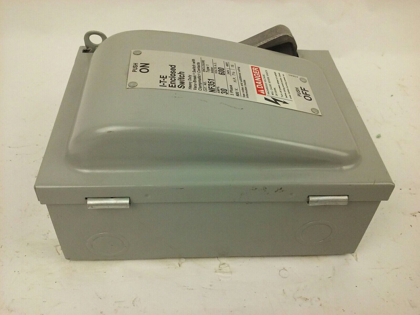 SIEMENS I-T-E NF351 H.D. ENCLOSED SWITCH, 30A, 3PH, 600V, TYPE 1 INDOOR, NEW