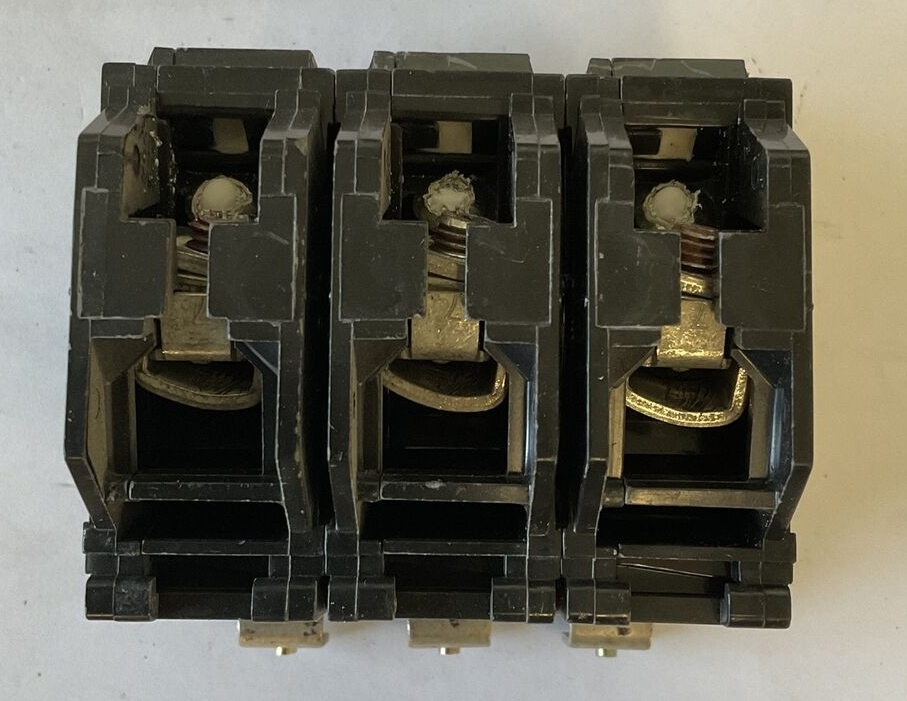 GENERAL ELECTRIC THHQB 30A CIRCUIT BREAKER 3POLE 22KA