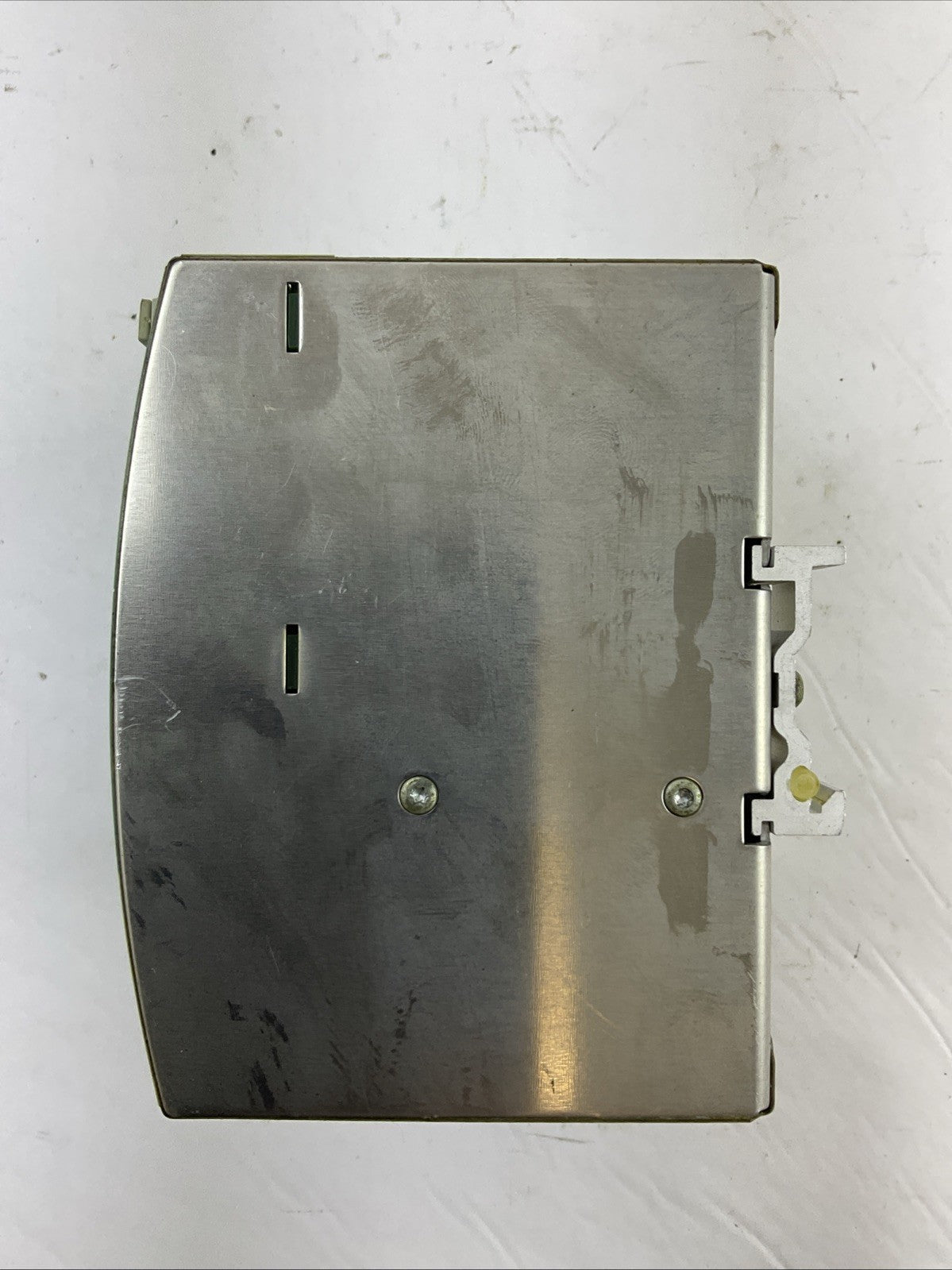 PULS SL10.105 POWER SUPPLY OUTPUT 24-28VDC 10A INPUT 100-120/200-240VAC 6/2.8A