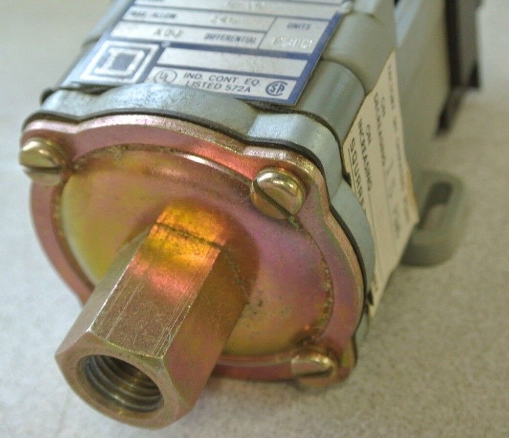 SQUARE D 9012 GNO-3 Ser. A PRESSURE SWITCH - 15 PSI on DECREASING - NEW SURPLUS