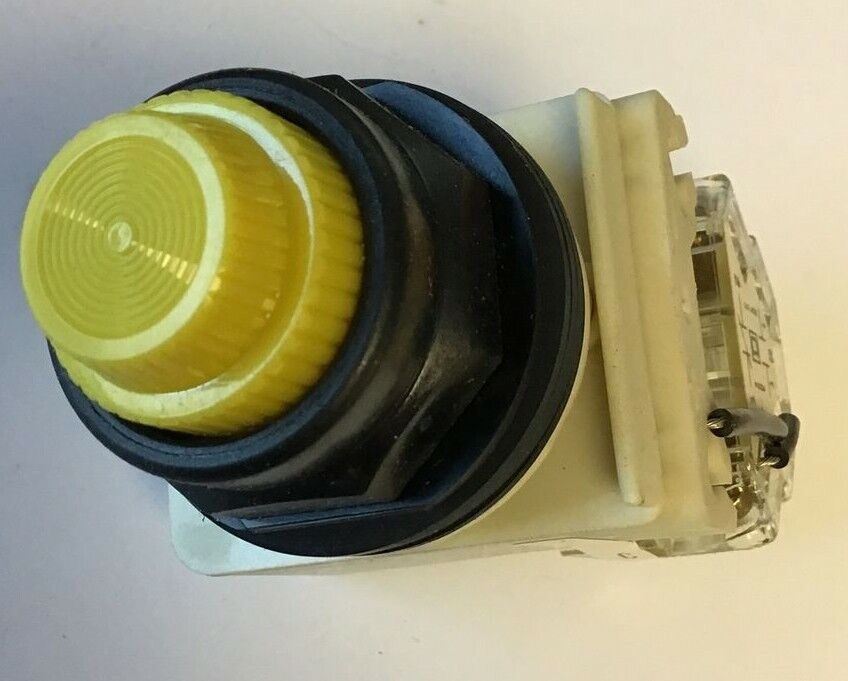SQUARE D 9001 SKT1Y31 PUSHBUTTON / PILOT LIGHT 120VAC