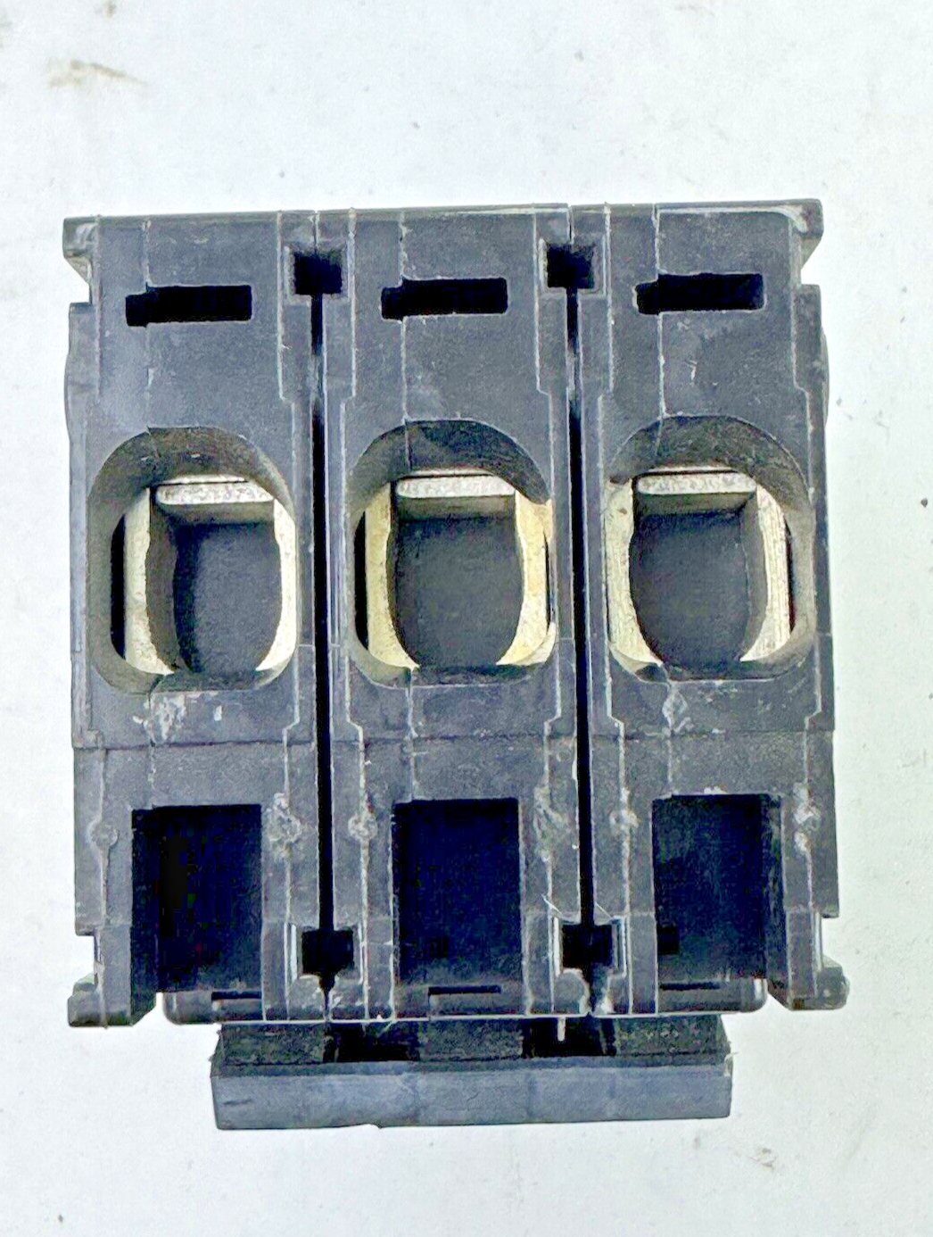 SQUARE D - QOU30001 - UNIT MOUNT CIRCUIT BREAKER - 3 POLE/125 A/240VAC/TYPE QOU