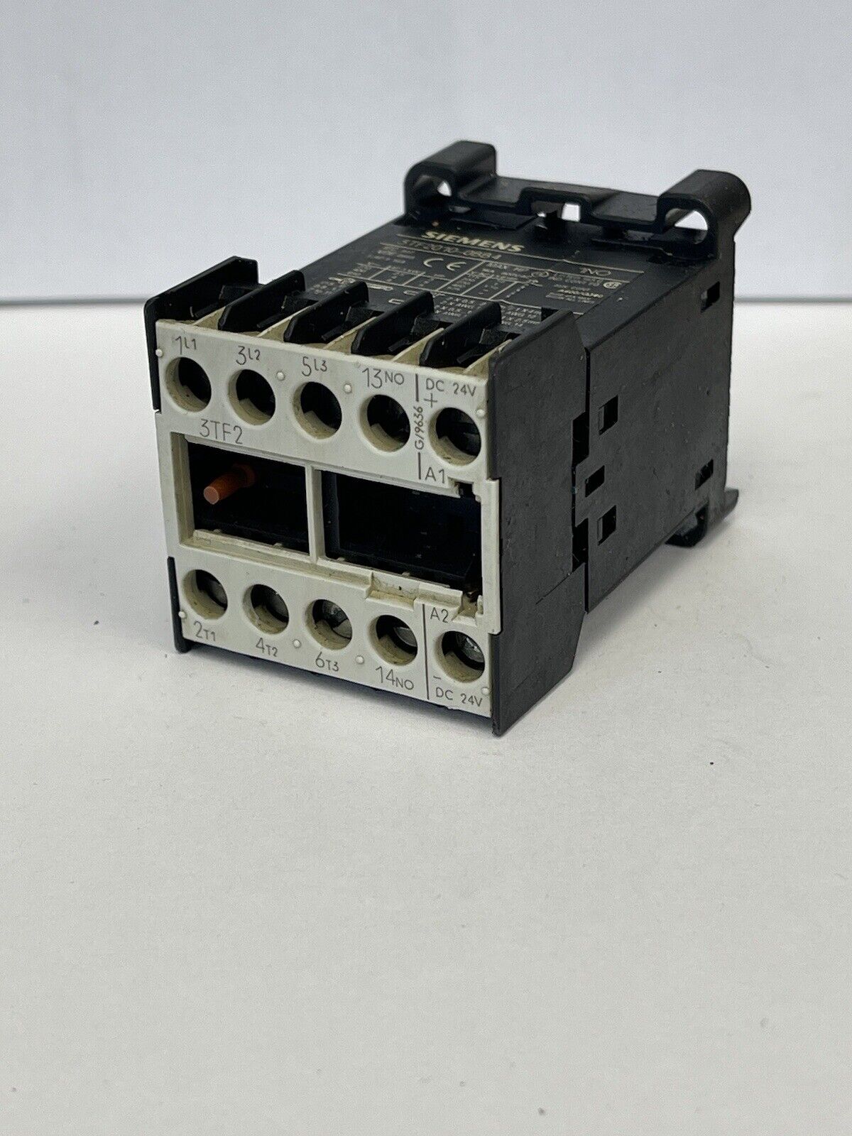 SIEMENS - 3TF2010-0BB4 - CONTACTOR - SIZE 00, 3-POLE AC-3, 4KW/400V, DC 24V