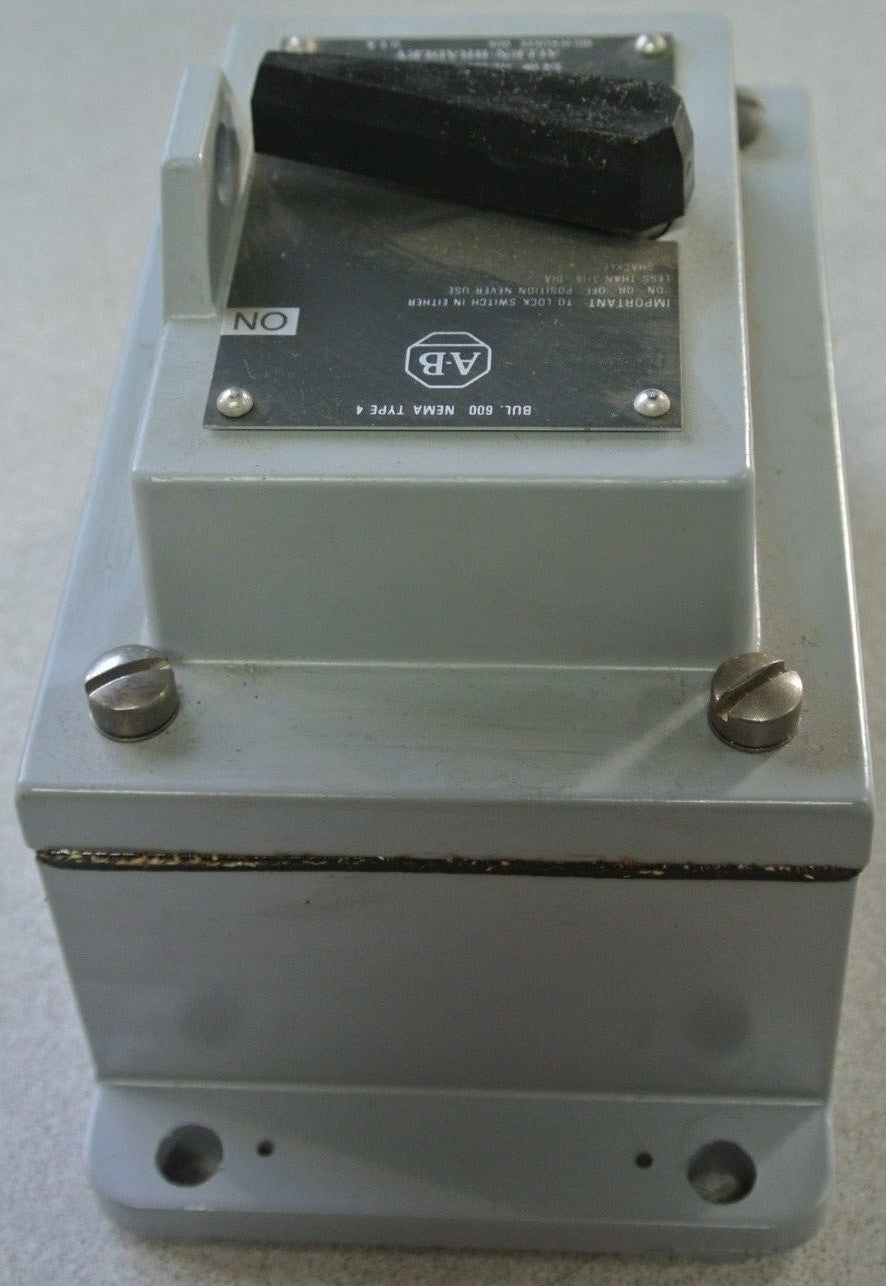 ALLEN-BRADLEY 600-TCX4 MANUAL STARTING SWITCH - TOGGLE - 1 POLE - NEW SURPLUS