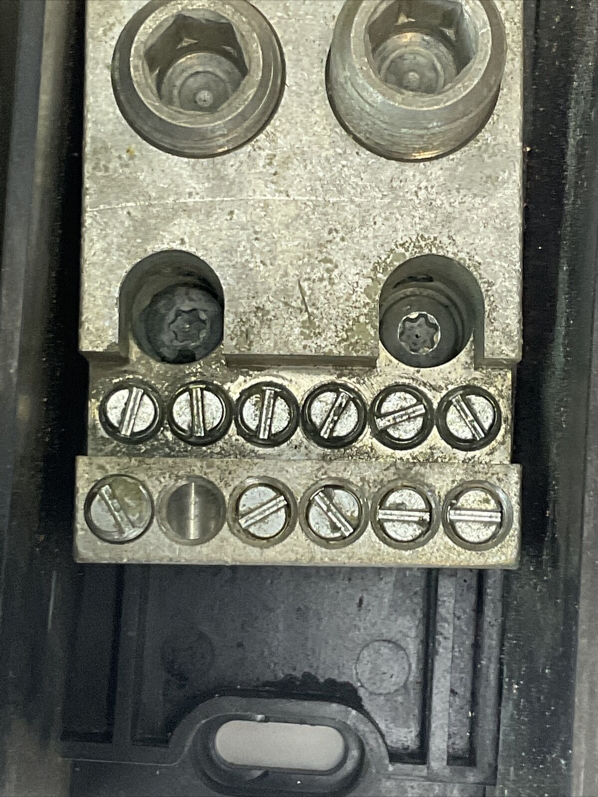 FERRAZ SHAWMUT MPDB6913 POWER DISTRIBUTION BLOCK 600V